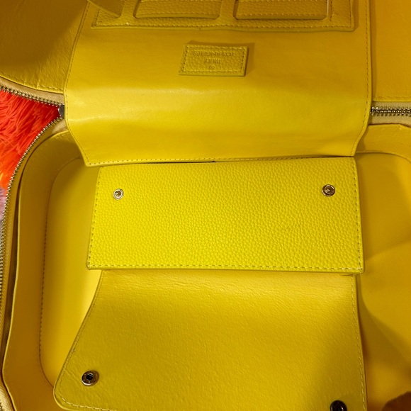 TRULY Beautiful Bright carrying case - Picture 14 of 15